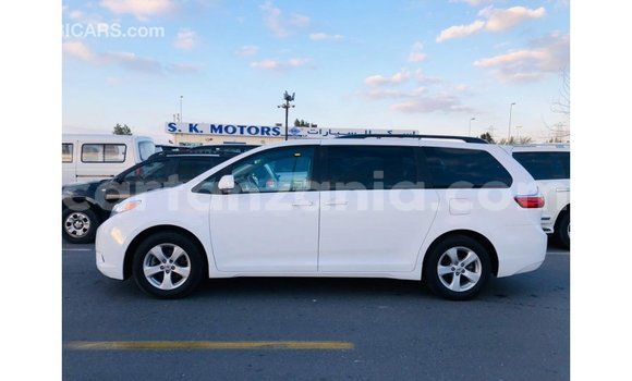 Buy Import Toyota Sienna White Car in Import - Dubai in Arusha Buy Import Toyota Sienna White Car in Import - Dubai in Arusha
