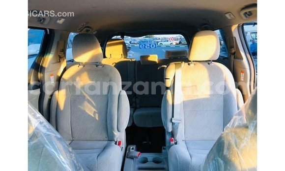 Buy Import Toyota Sienna White Car in Import - Dubai in Arusha Buy Import Toyota Sienna White Car in Import - Dubai in Arusha