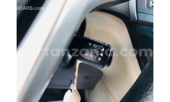 Buy Import Toyota Sienna White Car in Import - Dubai in Arusha Buy Import Toyota Sienna White Car in Import - Dubai in Arusha