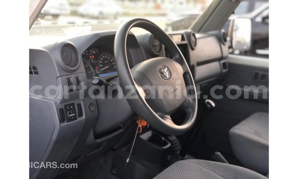 Buy Import Toyota Land Cruiser White Car in Import - Dubai in Arusha Buy Import Toyota Land Cruiser White Car in Import - Dubai in Arusha