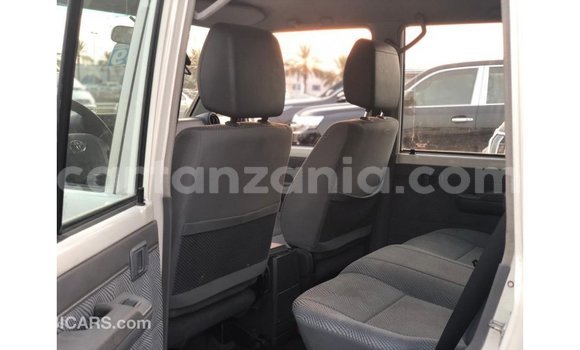 Buy Import Toyota Land Cruiser White Car in Import - Dubai in Arusha Buy Import Toyota Land Cruiser White Car in Import - Dubai in Arusha