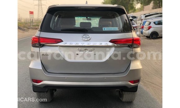 Nunua Imported Toyota Fortuner Nyingine Gari ndani ya Import - Dubai nchini Arusha Nunua Imported Toyota Fortuner Nyingine Gari ndani ya Import - Dubai nchini Arusha