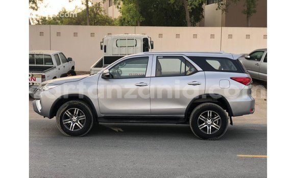 Nunua Imported Toyota Fortuner Nyingine Gari ndani ya Import - Dubai nchini Arusha Nunua Imported Toyota Fortuner Nyingine Gari ndani ya Import - Dubai nchini Arusha