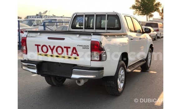 Nunua Imported Toyota Hilux Nyeupe Gari ndani ya Import - Dubai nchini Arusha Nunua Imported Toyota Hilux Nyeupe Gari ndani ya Import - Dubai nchini Arusha