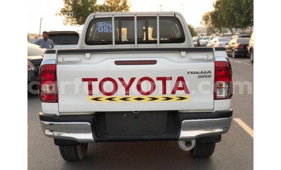 Nunua Imported Toyota Hilux Nyeupe Gari ndani ya Import - Dubai nchini Arusha Nunua Imported Toyota Hilux Nyeupe Gari ndani ya Import - Dubai nchini Arusha