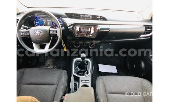 Nunua Imported Toyota Hilux Nyeupe Gari ndani ya Import - Dubai nchini Arusha Nunua Imported Toyota Hilux Nyeupe Gari ndani ya Import - Dubai nchini Arusha