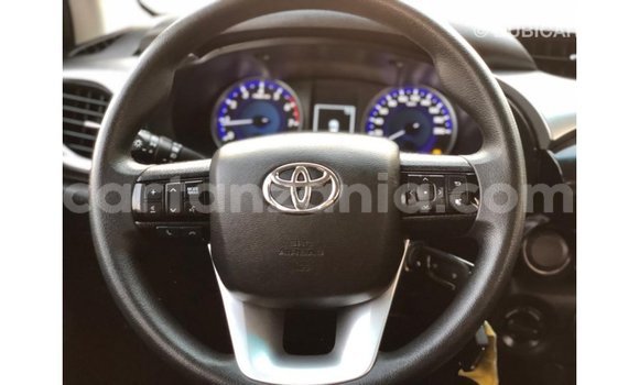 Nunua Imported Toyota Hilux Nyeupe Gari ndani ya Import - Dubai nchini Arusha Nunua Imported Toyota Hilux Nyeupe Gari ndani ya Import - Dubai nchini Arusha