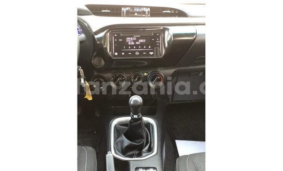 Nunua Imported Toyota Hilux Nyeupe Gari ndani ya Import - Dubai nchini Arusha Nunua Imported Toyota Hilux Nyeupe Gari ndani ya Import - Dubai nchini Arusha