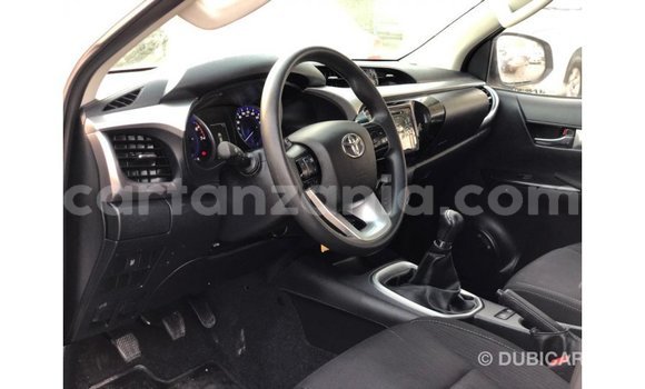 Nunua Imported Toyota Hilux Nyeupe Gari ndani ya Import - Dubai nchini Arusha Nunua Imported Toyota Hilux Nyeupe Gari ndani ya Import - Dubai nchini Arusha