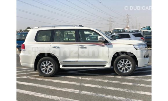 Buy Import Toyota Land Cruiser White Car in Import - Dubai in Arusha Buy Import Toyota Land Cruiser White Car in Import - Dubai in Arusha