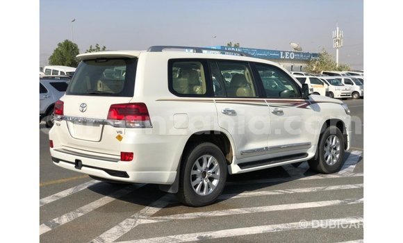 Buy Import Toyota Land Cruiser White Car in Import - Dubai in Arusha Buy Import Toyota Land Cruiser White Car in Import - Dubai in Arusha