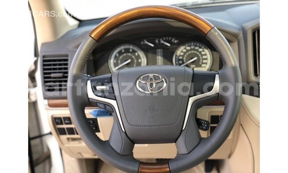 Buy Import Toyota Land Cruiser White Car in Import - Dubai in Arusha Buy Import Toyota Land Cruiser White Car in Import - Dubai in Arusha