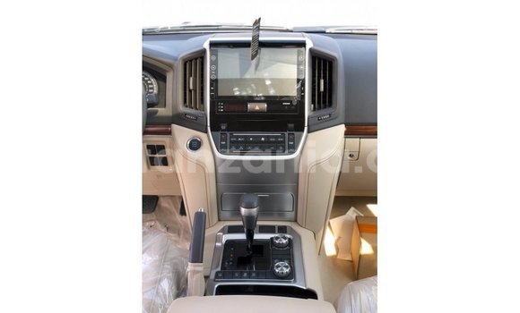 Buy Import Toyota Land Cruiser White Car in Import - Dubai in Arusha Buy Import Toyota Land Cruiser White Car in Import - Dubai in Arusha
