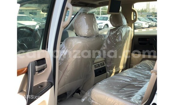 Buy Import Toyota Land Cruiser White Car in Import - Dubai in Arusha Buy Import Toyota Land Cruiser White Car in Import - Dubai in Arusha