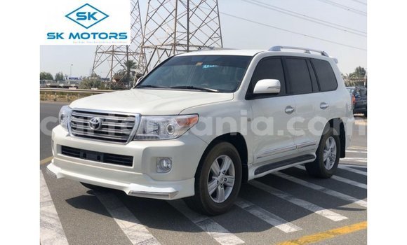 Nunua Imported Toyota Land Cruiser Nyeupe Gari ndani ya Import - Dubai nchini Arusha