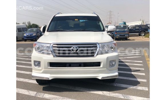 Buy Import Toyota Land Cruiser White Car in Import - Dubai in Arusha Buy Import Toyota Land Cruiser White Car in Import - Dubai in Arusha