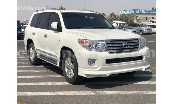 Buy Import Toyota Land Cruiser White Car in Import - Dubai in Arusha Buy Import Toyota Land Cruiser White Car in Import - Dubai in Arusha