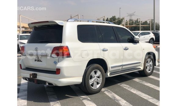 Buy Import Toyota Land Cruiser White Car in Import - Dubai in Arusha Buy Import Toyota Land Cruiser White Car in Import - Dubai in Arusha
