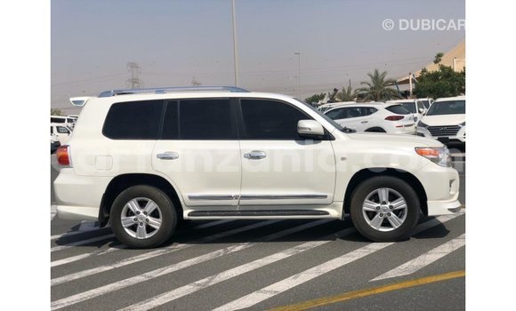 Buy Import Toyota Land Cruiser White Car in Import - Dubai in Arusha Buy Import Toyota Land Cruiser White Car in Import - Dubai in Arusha