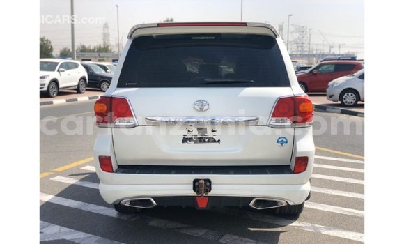 Buy Import Toyota Land Cruiser White Car in Import - Dubai in Arusha Buy Import Toyota Land Cruiser White Car in Import - Dubai in Arusha