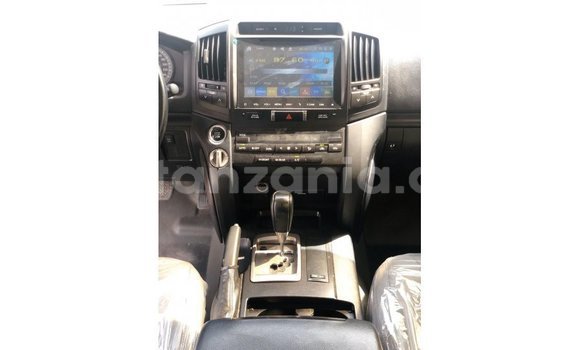 Buy Import Toyota Land Cruiser White Car in Import - Dubai in Arusha Buy Import Toyota Land Cruiser White Car in Import - Dubai in Arusha