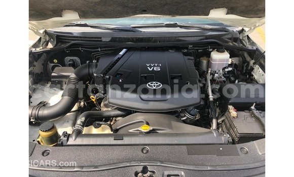 Buy Import Toyota Land Cruiser White Car in Import - Dubai in Arusha Buy Import Toyota Land Cruiser White Car in Import - Dubai in Arusha