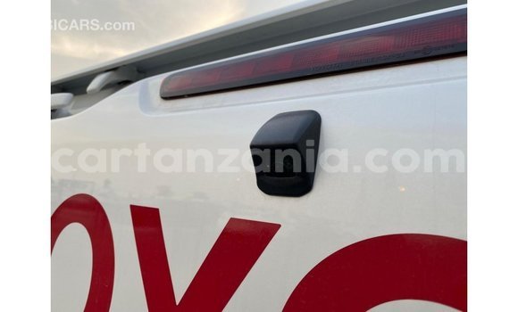 Buy Import Toyota Hilux White Car in Import - Dubai in Arusha Buy Import Toyota Hilux White Car in Import - Dubai in Arusha