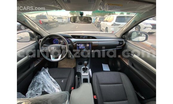 Buy Import Toyota Hilux White Car in Import - Dubai in Arusha Buy Import Toyota Hilux White Car in Import - Dubai in Arusha