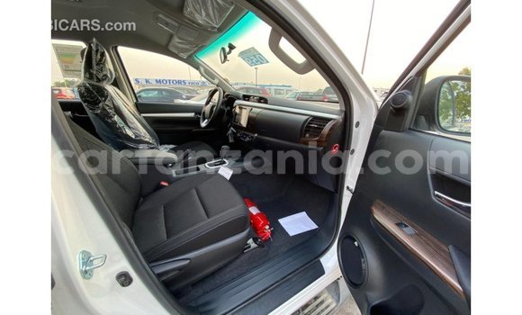 Buy Import Toyota Hilux White Car in Import - Dubai in Arusha Buy Import Toyota Hilux White Car in Import - Dubai in Arusha