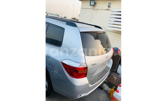 Nunua Imported Toyota Highlander Nyingine Gari ndani ya Import - Dubai nchini Arusha Nunua Imported Toyota Highlander Nyingine Gari ndani ya Import - Dubai nchini Arusha