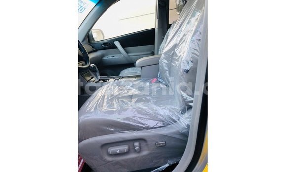 Nunua Imported Toyota Highlander Nyingine Gari ndani ya Import - Dubai nchini Arusha Nunua Imported Toyota Highlander Nyingine Gari ndani ya Import - Dubai nchini Arusha
