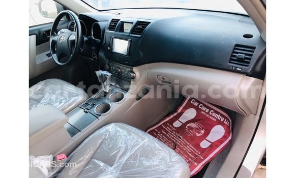 Nunua Imported Toyota Highlander Nyingine Gari ndani ya Import - Dubai nchini Arusha Nunua Imported Toyota Highlander Nyingine Gari ndani ya Import - Dubai nchini Arusha