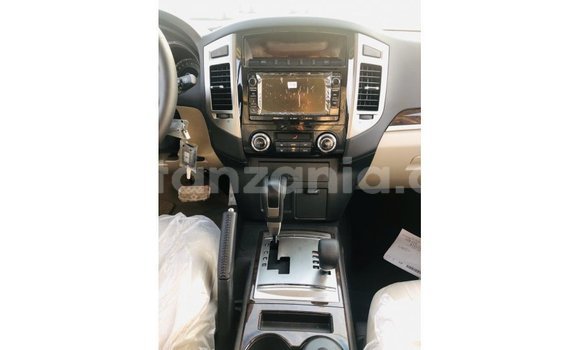 Nunua Imported Mitsubishi Pajero Nyeusi Gari ndani ya Import - Dubai nchini Arusha Nunua Imported Mitsubishi Pajero Nyeusi Gari ndani ya Import - Dubai nchini Arusha
