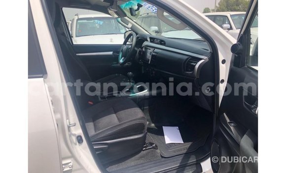 Buy Import Toyota Hilux White Car in Import - Dubai in Arusha Buy Import Toyota Hilux White Car in Import - Dubai in Arusha