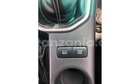 Buy Import Toyota Hilux White Car in Import - Dubai in Arusha Buy Import Toyota Hilux White Car in Import - Dubai in Arusha