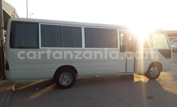 Nunua Imported Toyota Coaster Nyeupe Gari ndani ya Import - Dubai nchini Arusha Nunua Imported Toyota Coaster Nyeupe Gari ndani ya Import - Dubai nchini Arusha