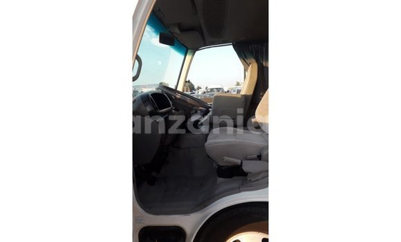 Nunua Imported Toyota Coaster Nyeupe Gari ndani ya Import - Dubai nchini Arusha Nunua Imported Toyota Coaster Nyeupe Gari ndani ya Import - Dubai nchini Arusha