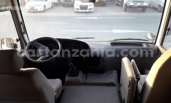 Nunua Imported Toyota Coaster Nyeupe Gari ndani ya Import - Dubai nchini Arusha Nunua Imported Toyota Coaster Nyeupe Gari ndani ya Import - Dubai nchini Arusha