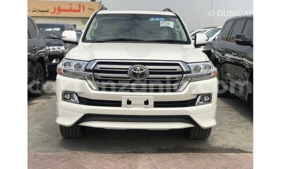 Nunua Imported Toyota Land Cruiser Nyeupe Gari ndani ya Import - Dubai nchini Arusha Nunua Imported Toyota Land Cruiser Nyeupe Gari ndani ya Import - Dubai nchini Arusha