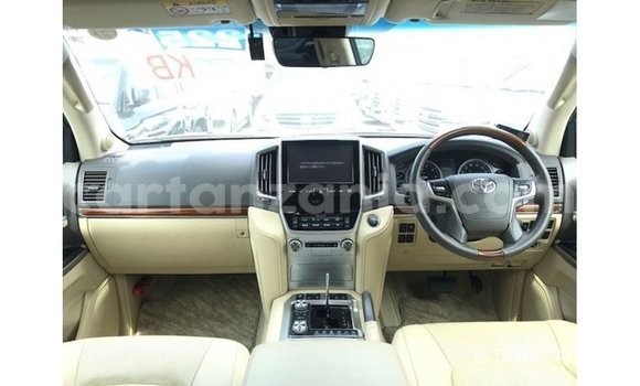 Nunua Imported Toyota Land Cruiser Nyeupe Gari ndani ya Import - Dubai nchini Arusha Nunua Imported Toyota Land Cruiser Nyeupe Gari ndani ya Import - Dubai nchini Arusha
