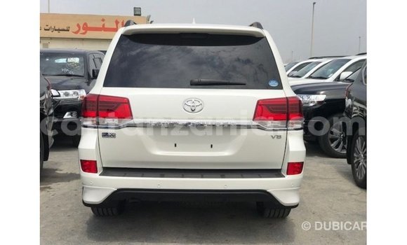 Nunua Imported Toyota Land Cruiser Nyeupe Gari ndani ya Import - Dubai nchini Arusha Nunua Imported Toyota Land Cruiser Nyeupe Gari ndani ya Import - Dubai nchini Arusha