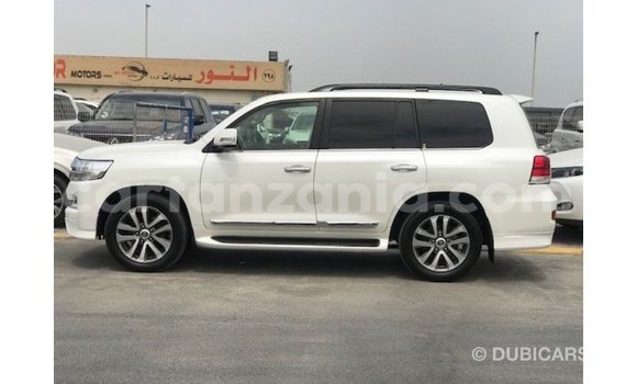 Nunua Imported Toyota Land Cruiser Nyeupe Gari ndani ya Import - Dubai nchini Arusha Nunua Imported Toyota Land Cruiser Nyeupe Gari ndani ya Import - Dubai nchini Arusha