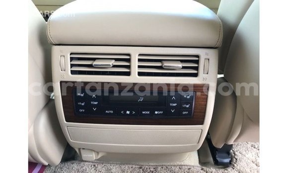 Nunua Imported Toyota Land Cruiser Nyeupe Gari ndani ya Import - Dubai nchini Arusha Nunua Imported Toyota Land Cruiser Nyeupe Gari ndani ya Import - Dubai nchini Arusha