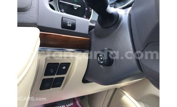 Nunua Imported Toyota Land Cruiser Nyeupe Gari ndani ya Import - Dubai nchini Arusha Nunua Imported Toyota Land Cruiser Nyeupe Gari ndani ya Import - Dubai nchini Arusha