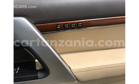 Nunua Imported Toyota Land Cruiser Nyeupe Gari ndani ya Import - Dubai nchini Arusha Nunua Imported Toyota Land Cruiser Nyeupe Gari ndani ya Import - Dubai nchini Arusha