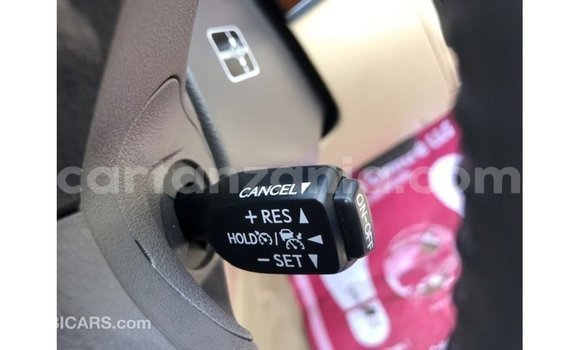 Nunua Imported Toyota Land Cruiser Nyeupe Gari ndani ya Import - Dubai nchini Arusha Nunua Imported Toyota Land Cruiser Nyeupe Gari ndani ya Import - Dubai nchini Arusha