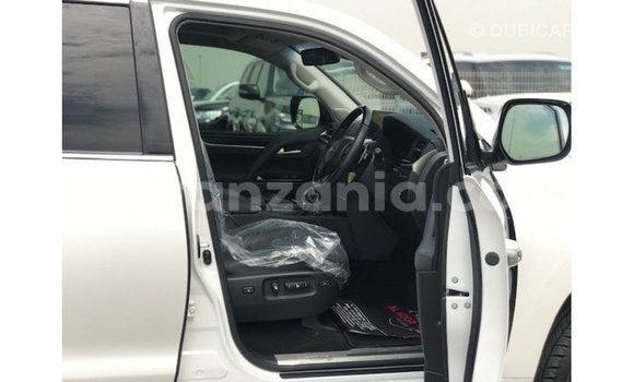 Nunua Imported Lexus LX Nyeupe Gari ndani ya Import - Dubai nchini Arusha Nunua Imported Lexus LX Nyeupe Gari ndani ya Import - Dubai nchini Arusha