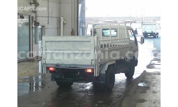 Nunua Imported Toyota Dyna Nyeupe Gari ndani ya Import - Dubai nchini Arusha Nunua Imported Toyota Dyna Nyeupe Gari ndani ya Import - Dubai nchini Arusha