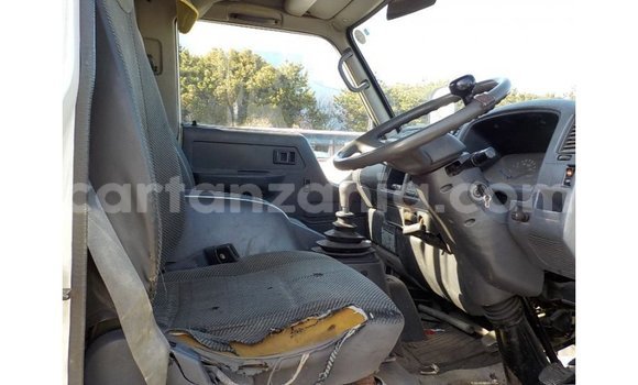 Nunua Imported Toyota Dyna Nyeupe Gari ndani ya Import - Dubai nchini Arusha Nunua Imported Toyota Dyna Nyeupe Gari ndani ya Import - Dubai nchini Arusha