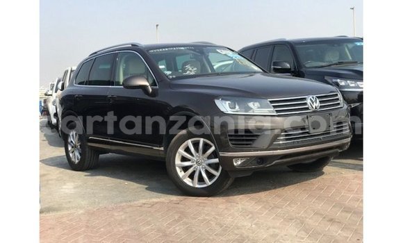 Nunua Imported Volkswagen Touareg Brown Gari ndani ya Import - Dubai nchini Arusha